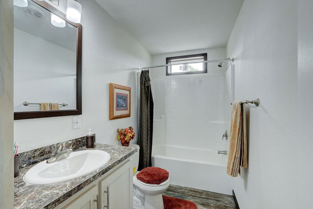 The freedom modular 185011m bathroom home features