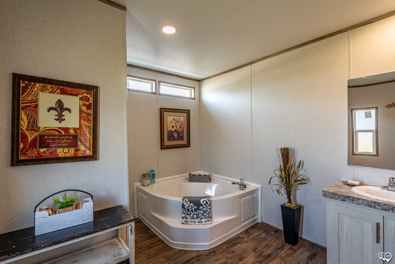 Pinnacle 28563p bathroom home features
