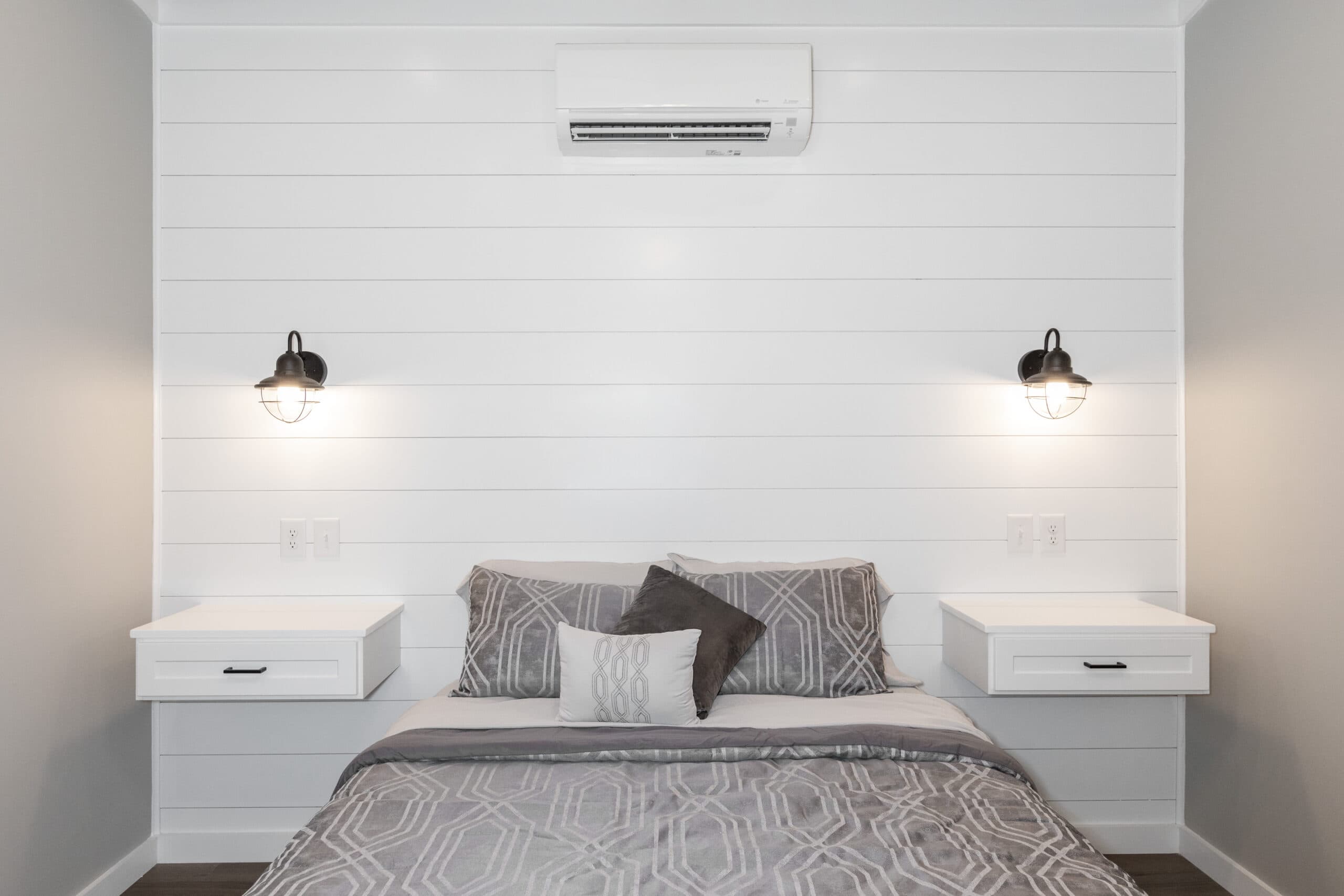 Blue springs bedroom home features