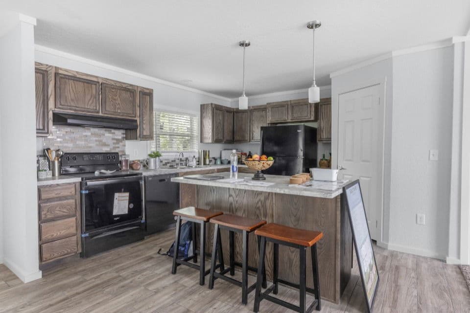 Emerald 28603a kitchen home features