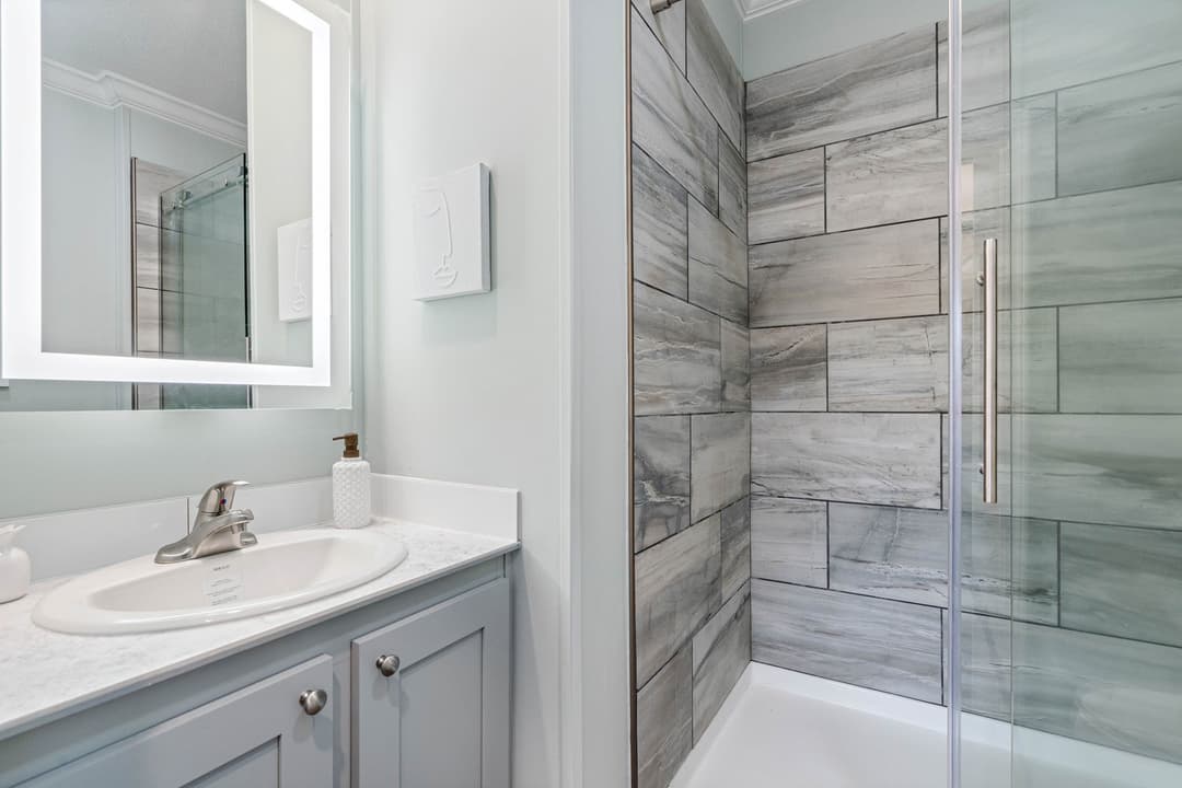 Daisy bathroom home features