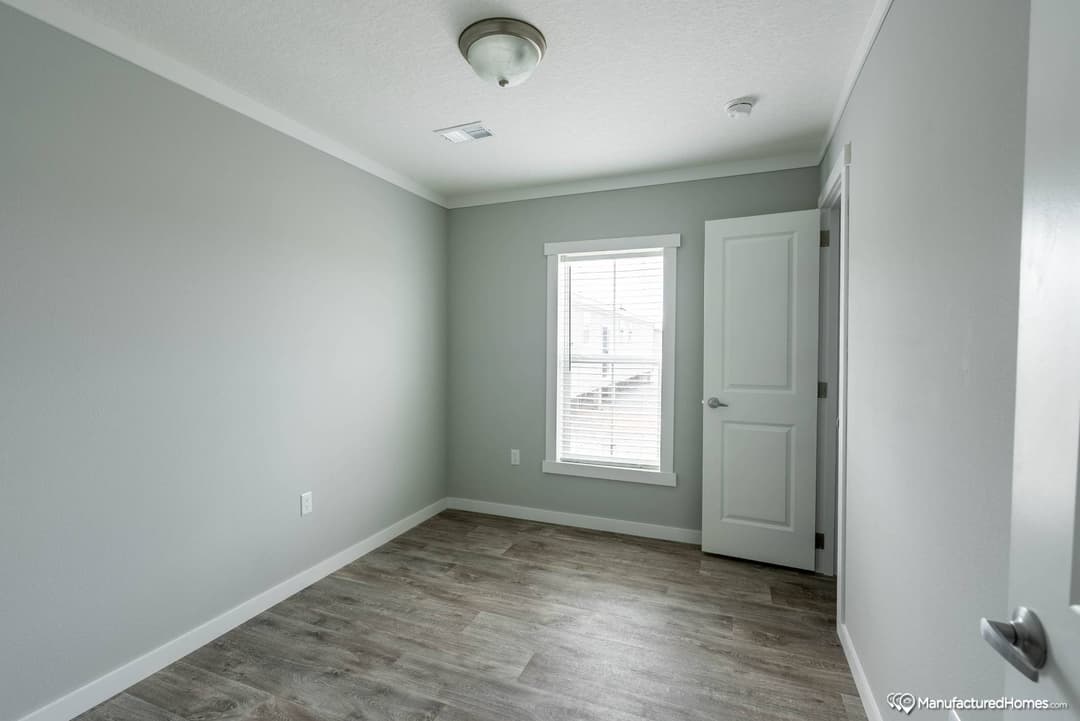 Chc1670-103 bedroom home features