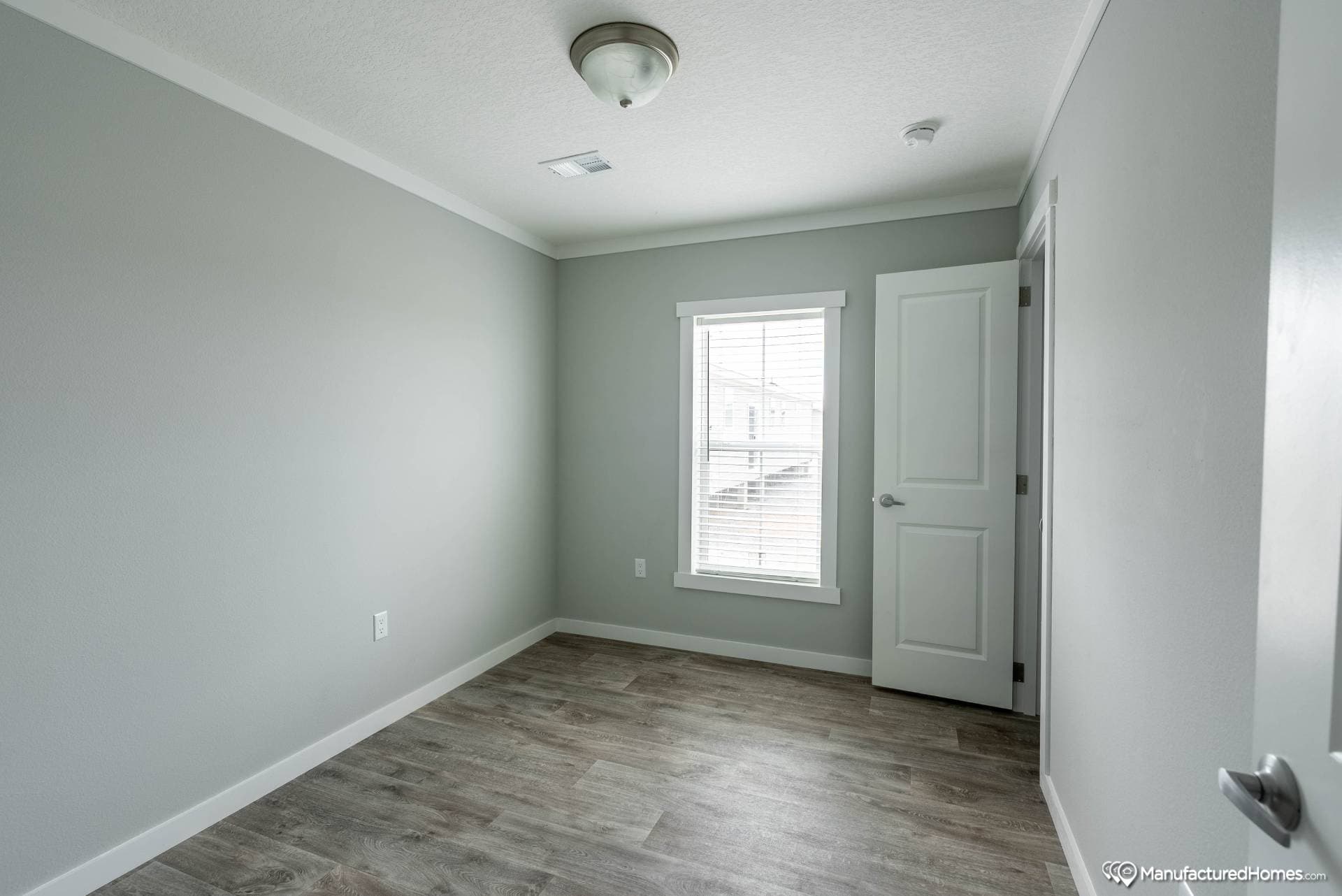 Chc1670-103 bedroom home features