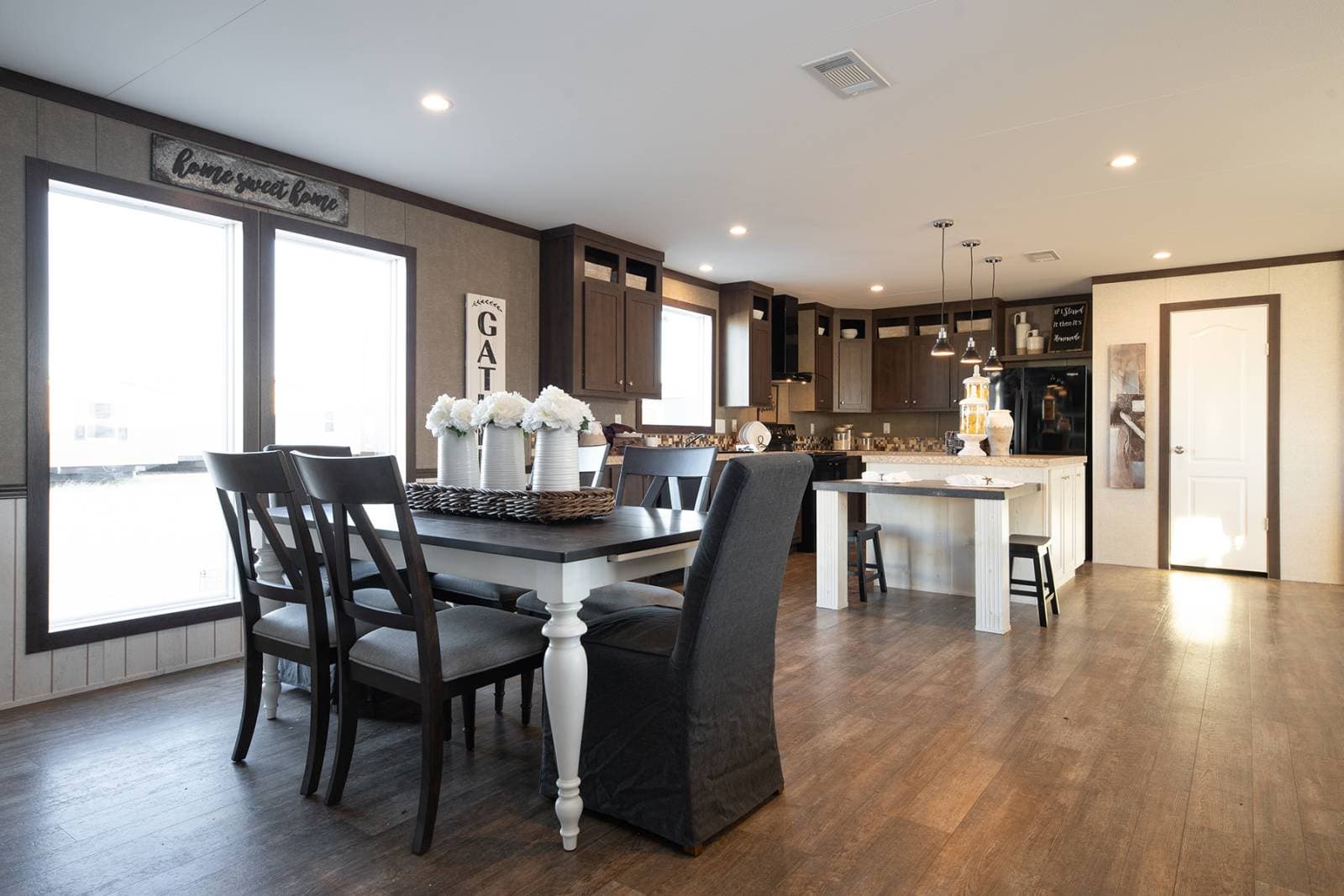 Nm3264a  interior home features