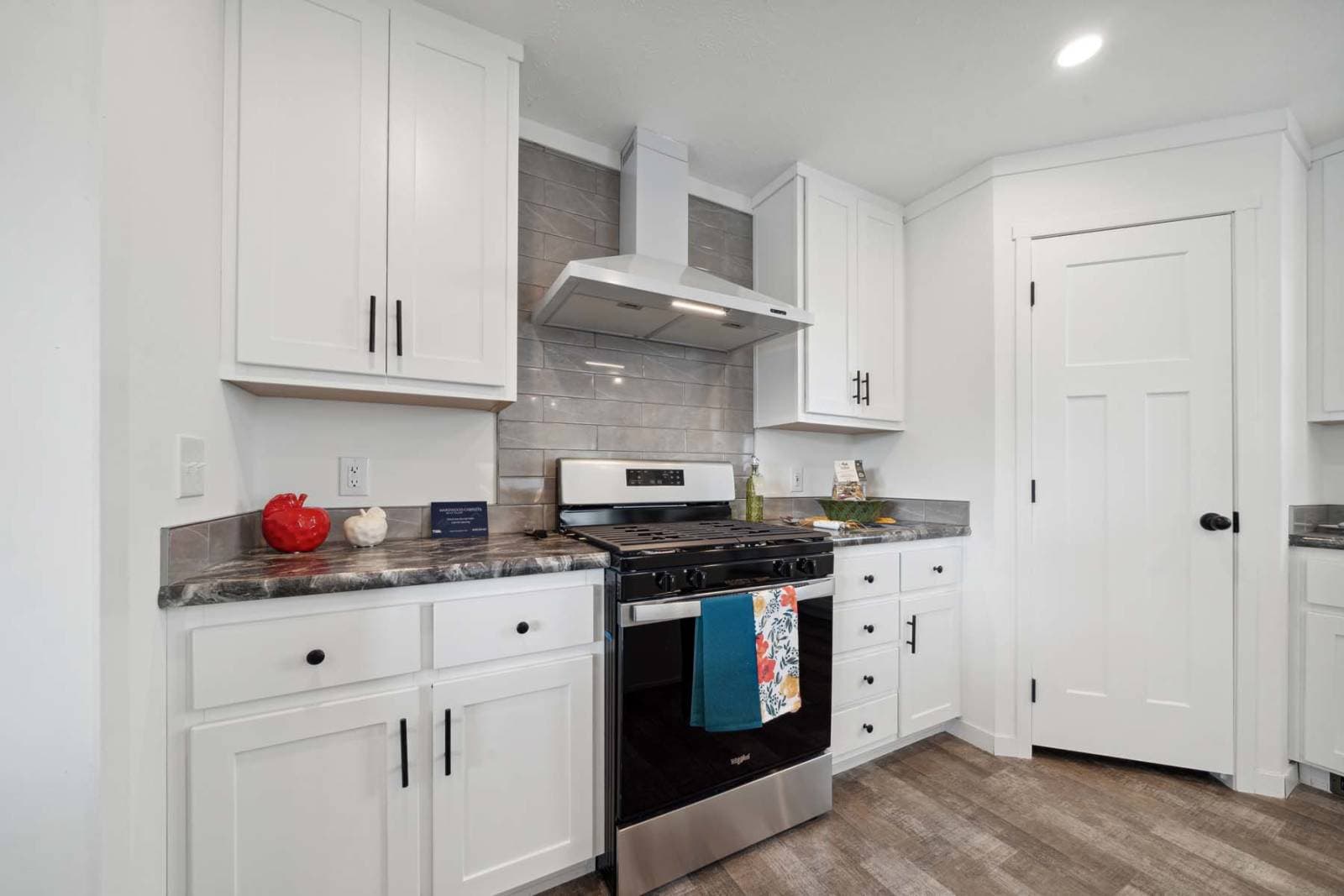 Pursuit kitchen home features