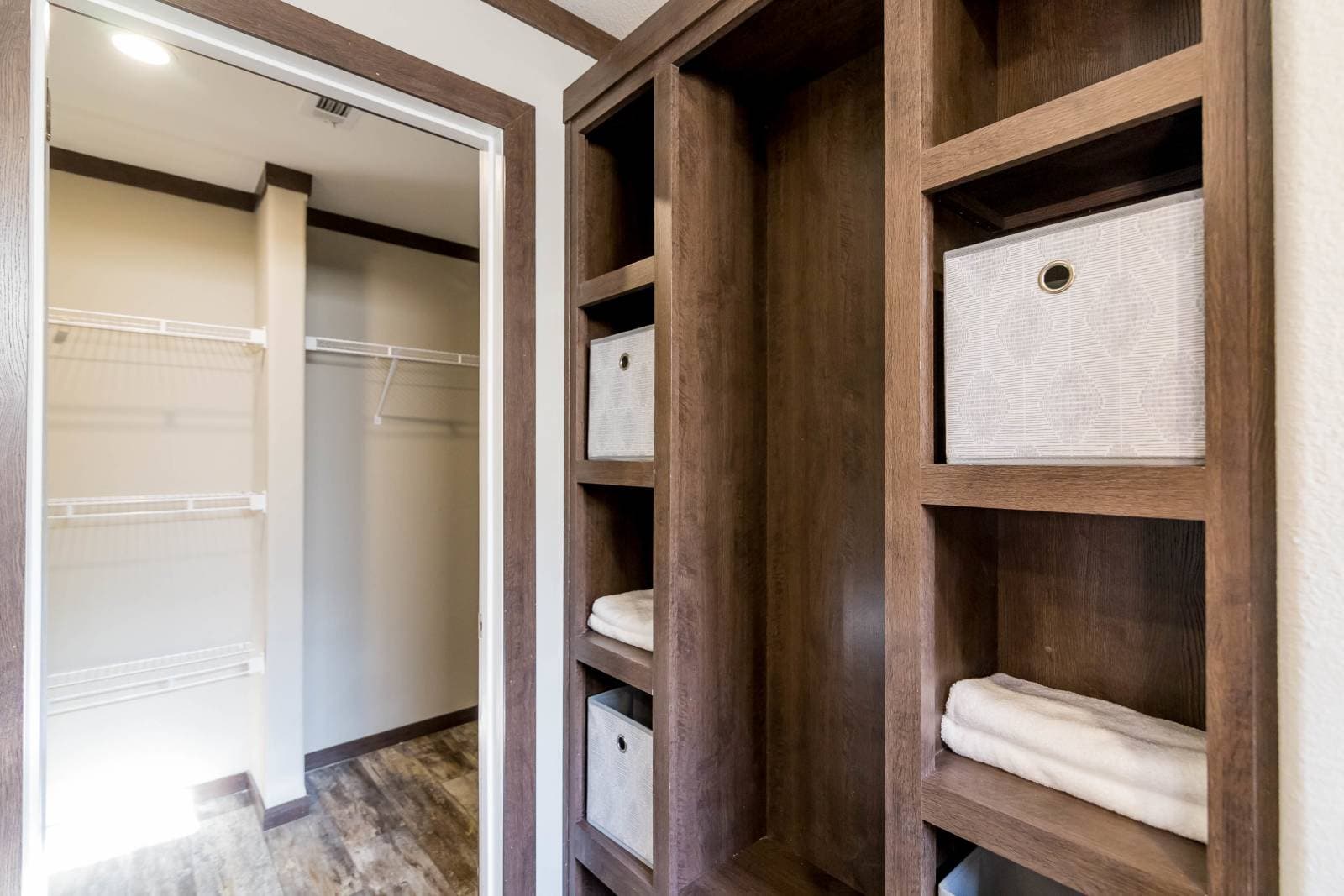 Titan extreme 3272c bathroom home features