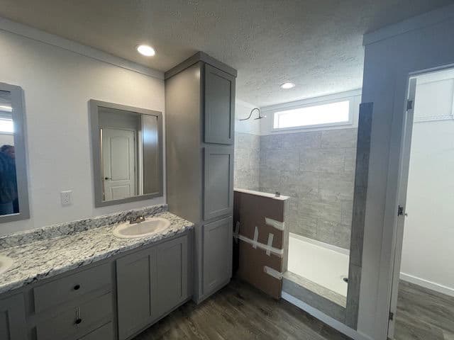 The big josh bathroom home features