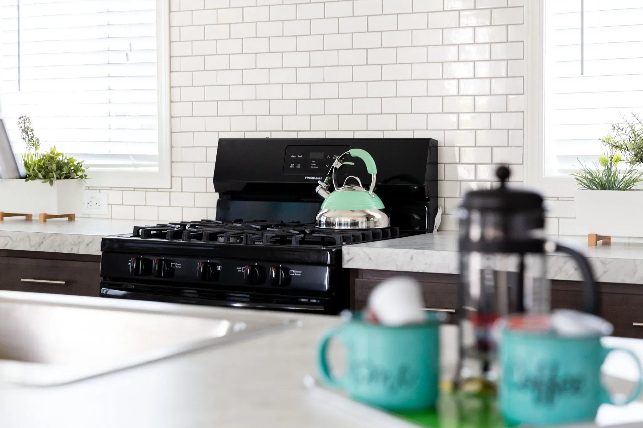 Coronado 2458b kitchen home features