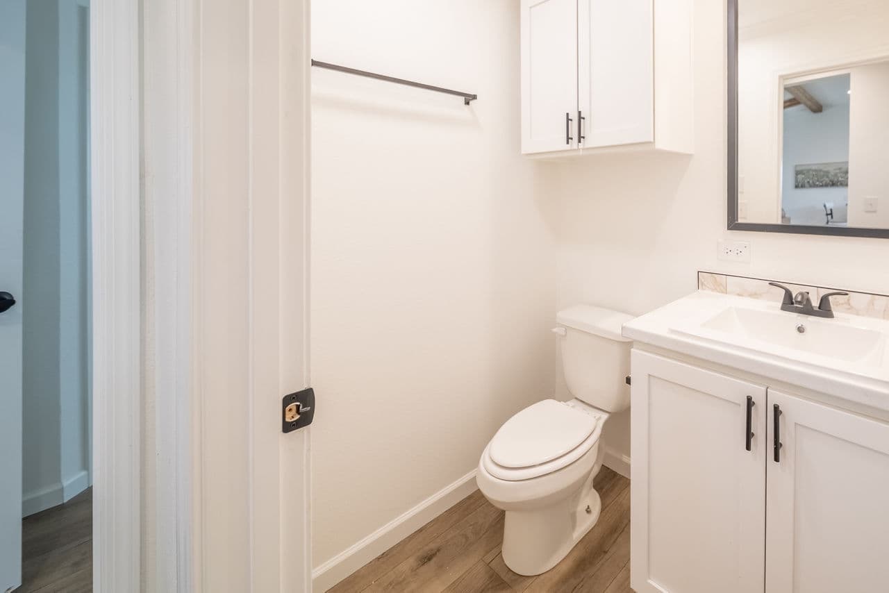 Innovation 5442h - the cypress creek bathroom home features