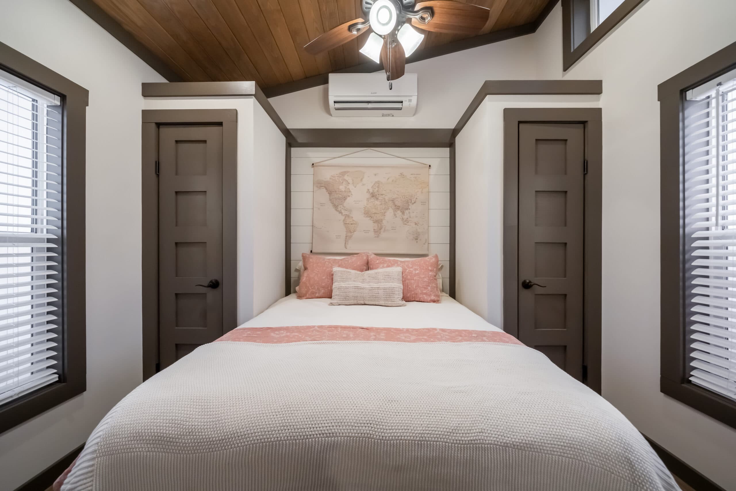 Skyway bedroom home features