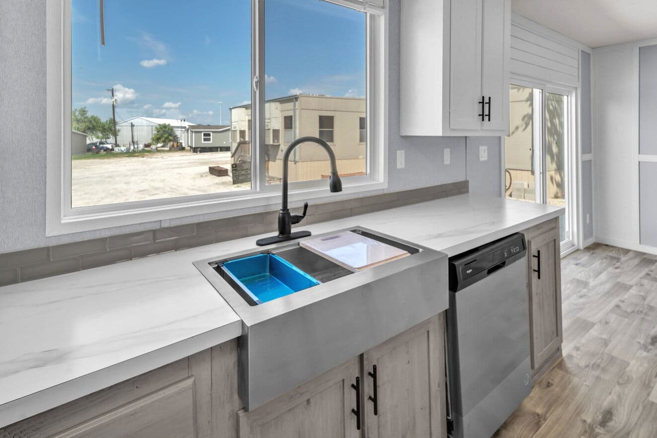 Valu maxx premier 32684f interior home features