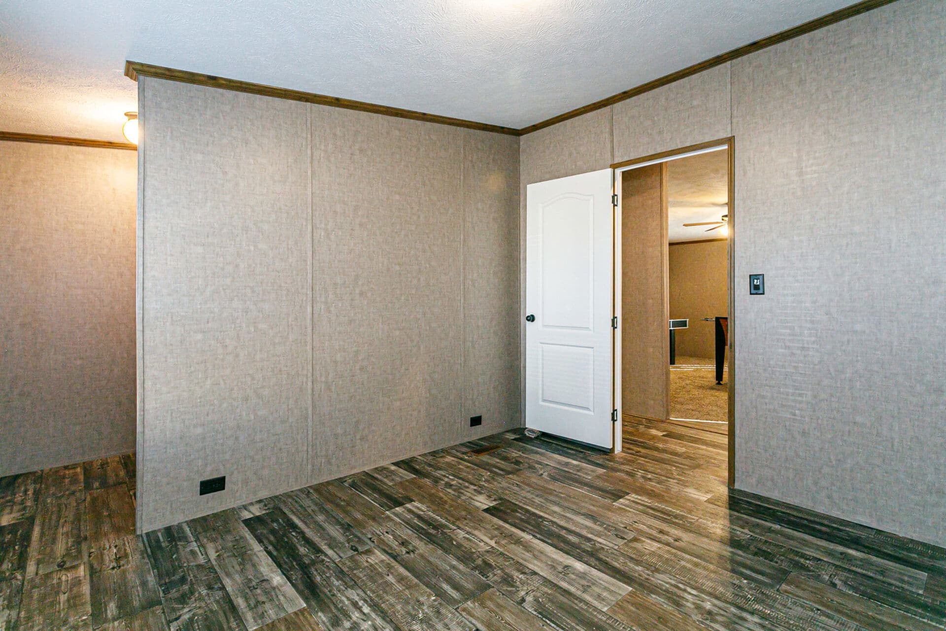 Classic c-3264-32c bedroom home features