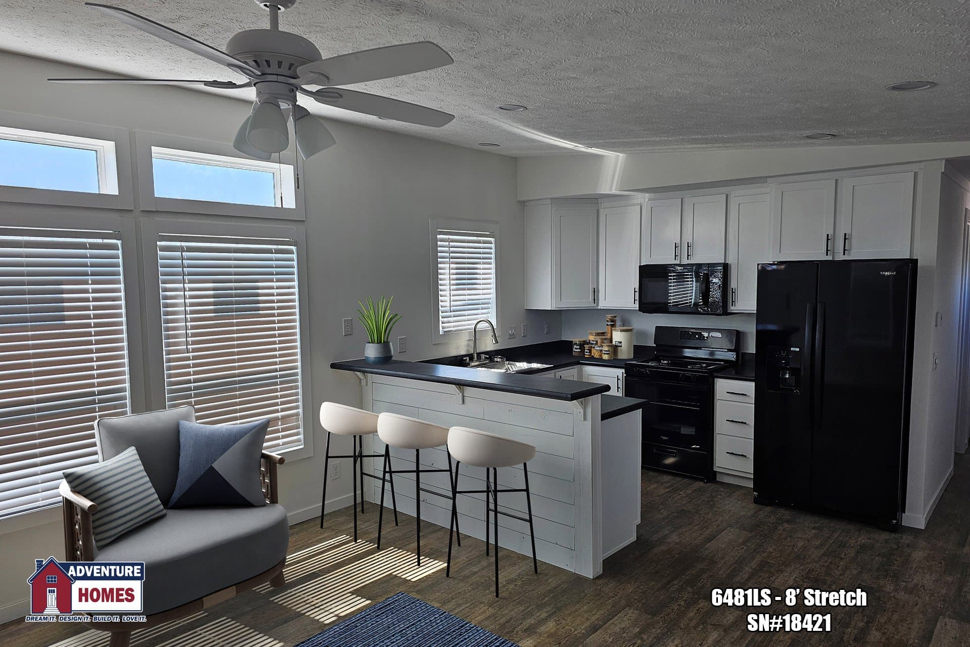 Lakeside cottage kitchen home features