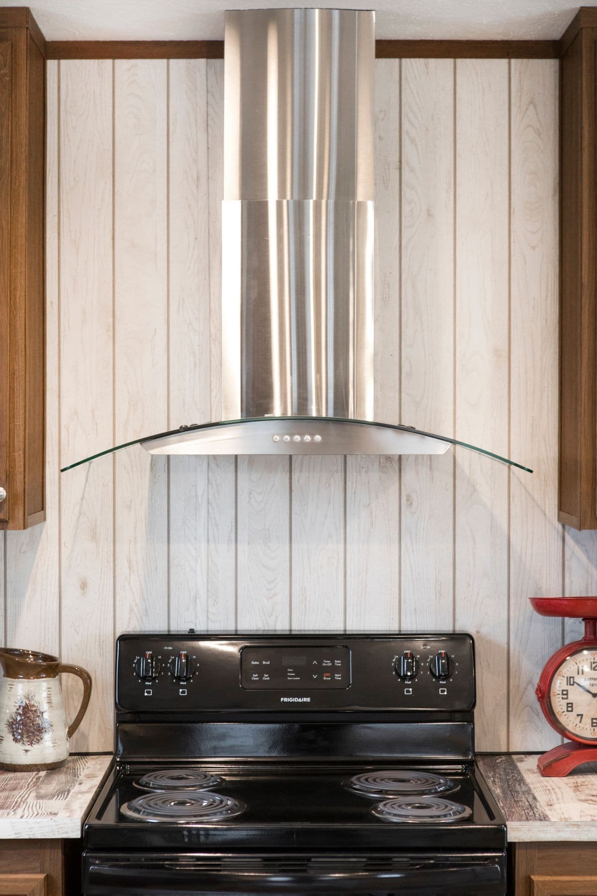 The lodge kitchen home features