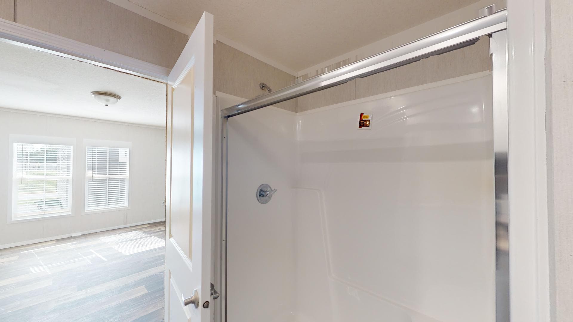 Arc3280-7501 bathroom home features