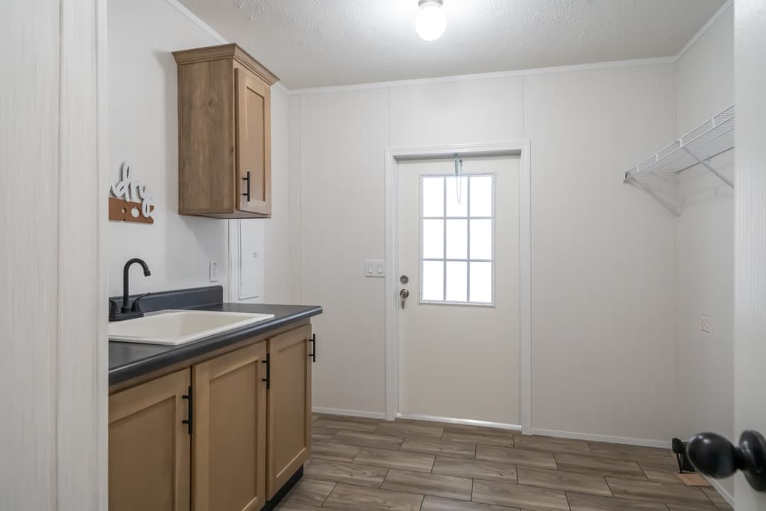 Md-56-32 interior home features