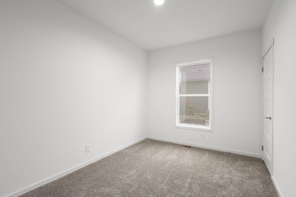 Pinecrest elite modular pgm5009-p bedroom home features