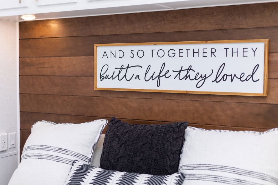 Eldorado 9020 bedroom home features