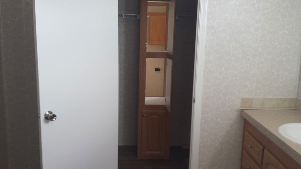 Alex jr 2860 bathroom home features