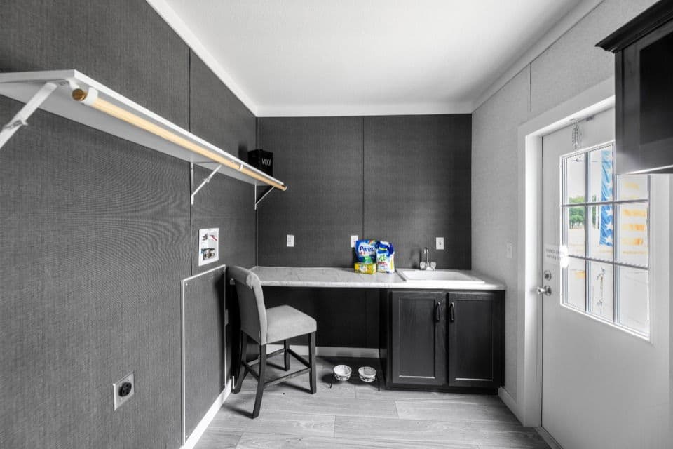 Apex 32763x interior home features