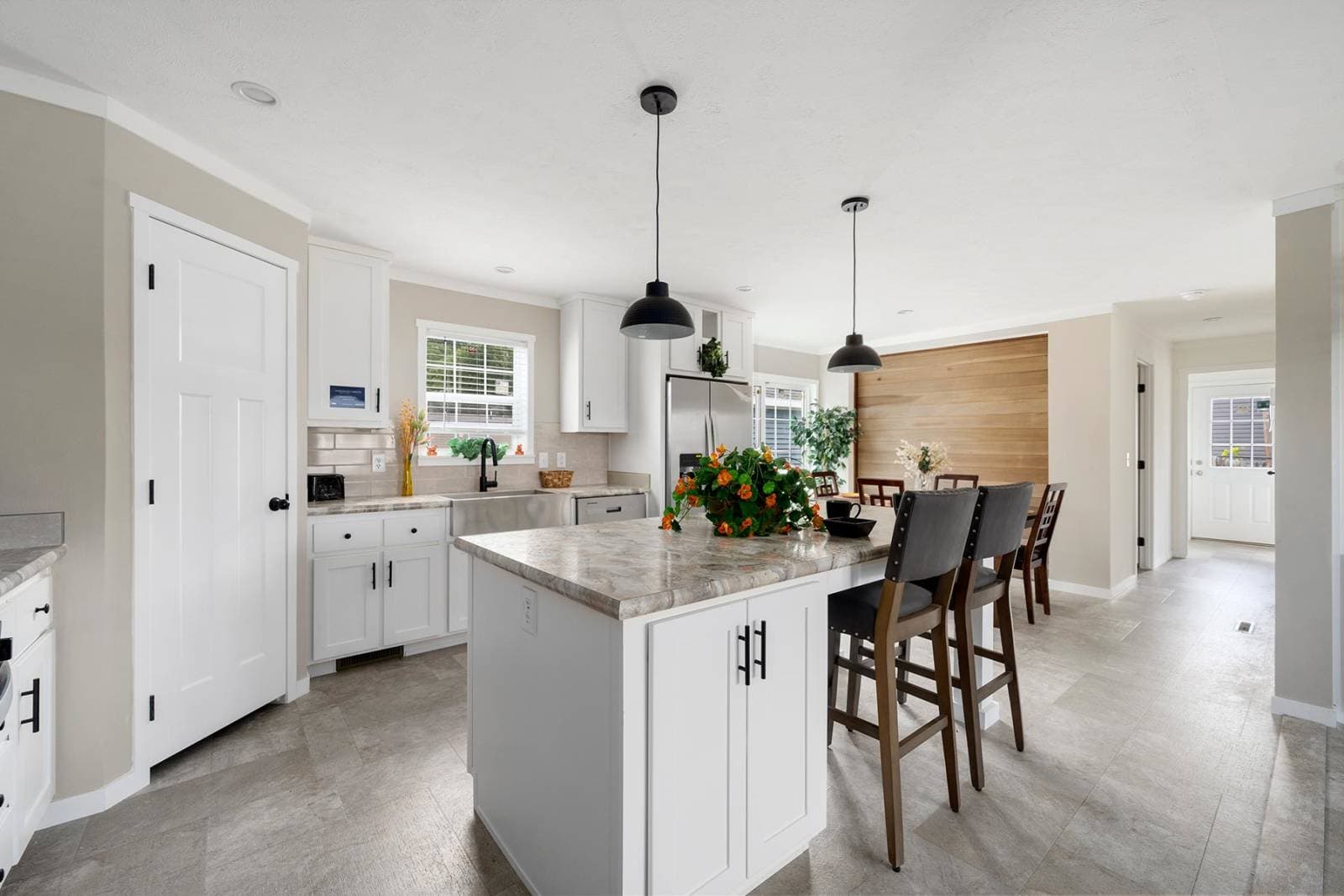 East point - elevate 52 kitchen home features