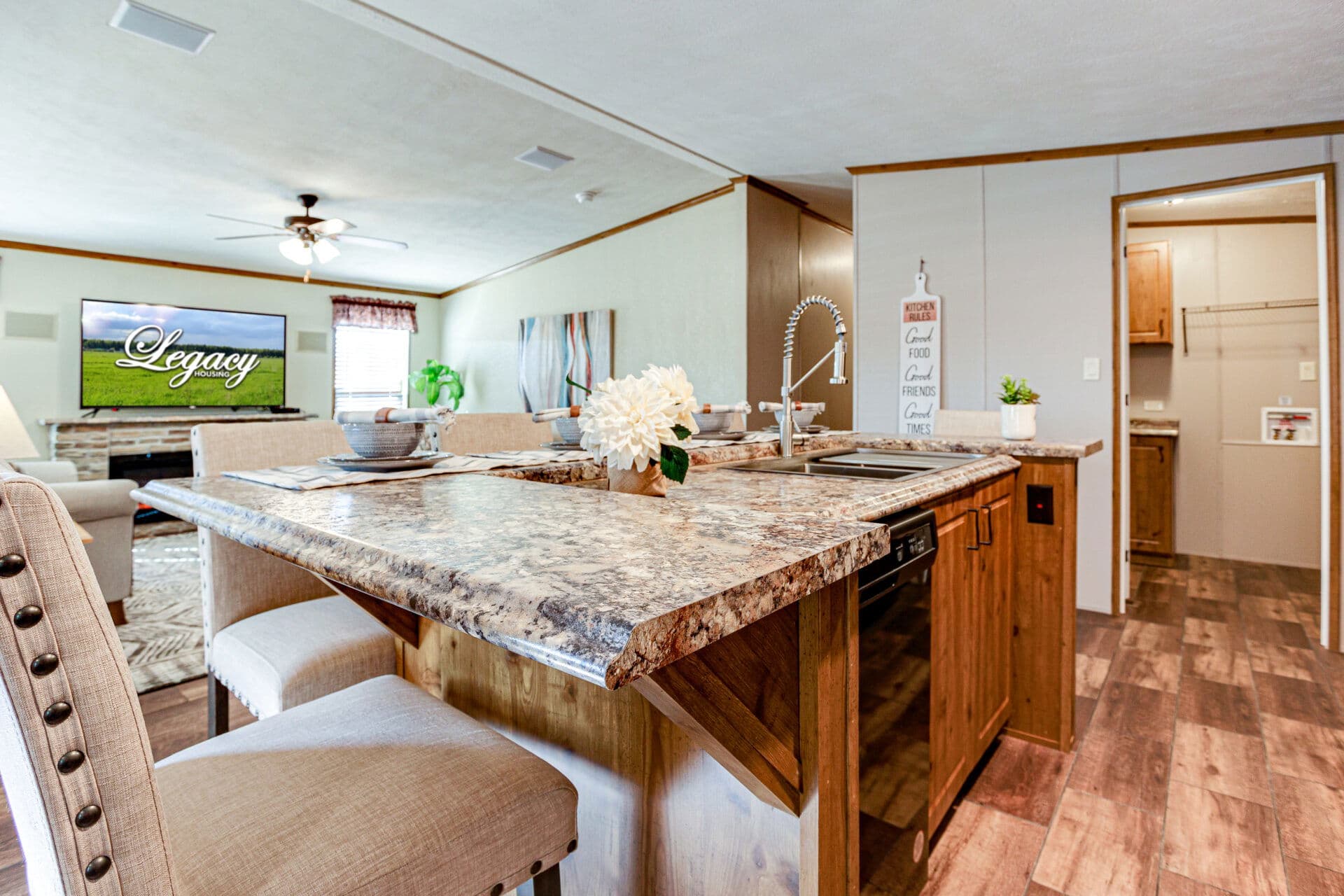 Doublewide s-28×56-32flp kitchen home features