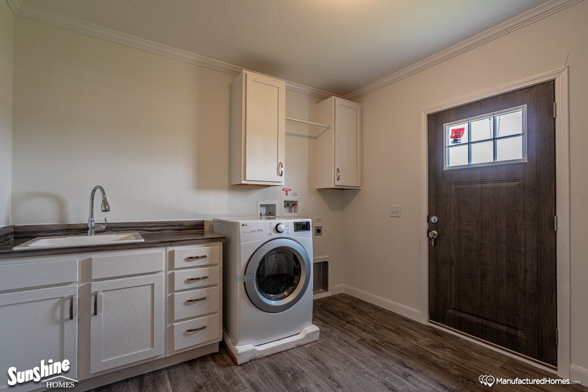 Pri3280-2049 interior home features