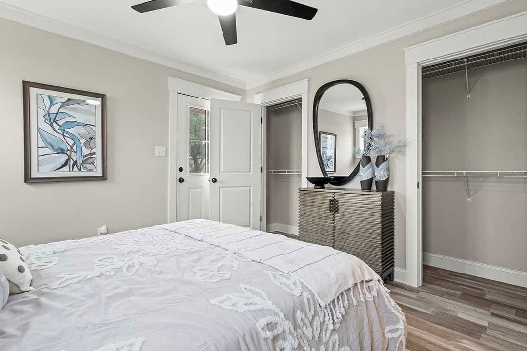 Sanibel duplex bedroom home features