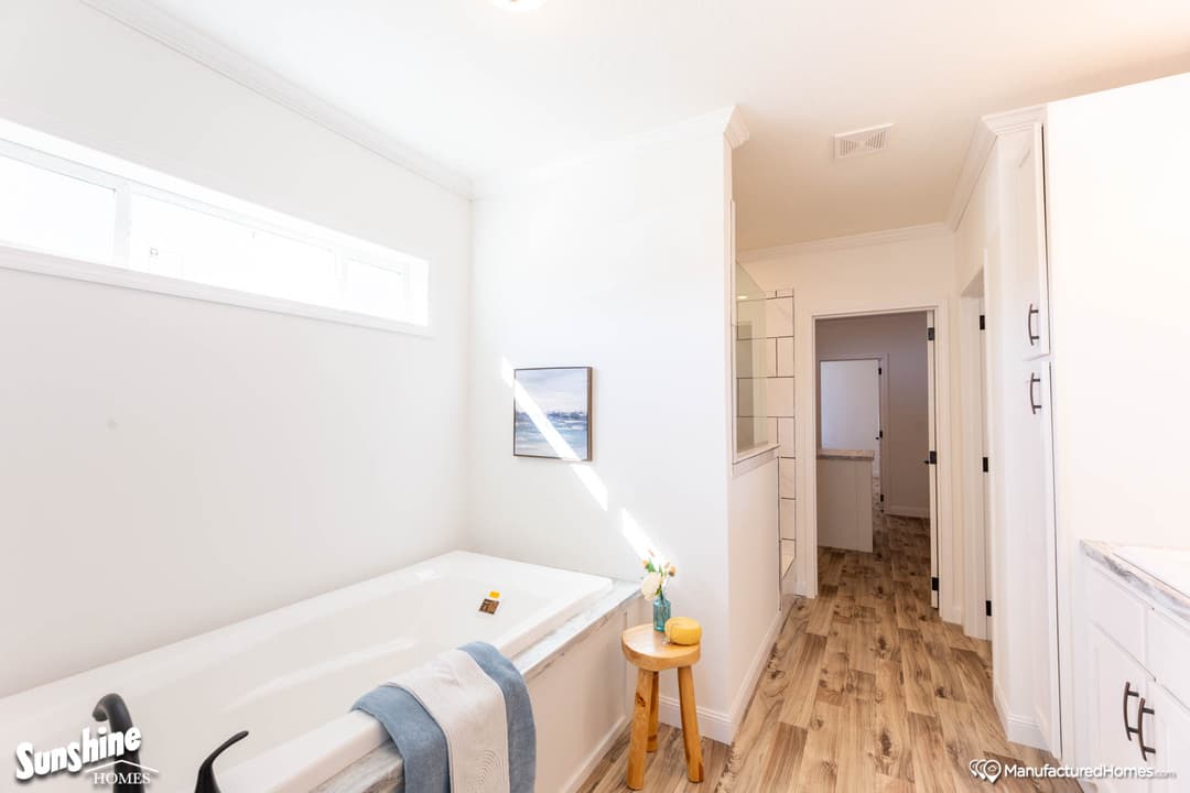 Pri3280-2040 bathroom home features