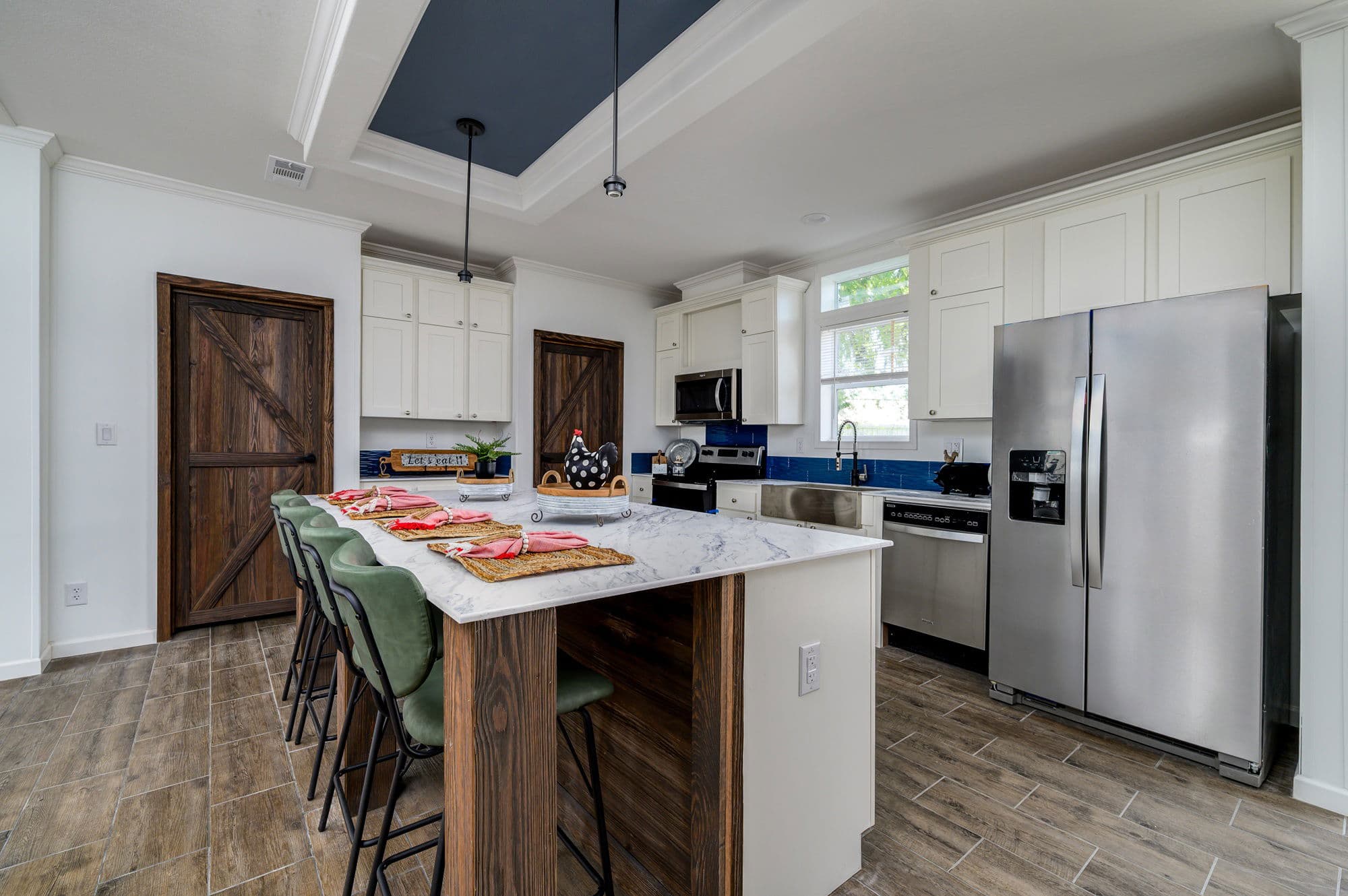 Daphne kitchen home features