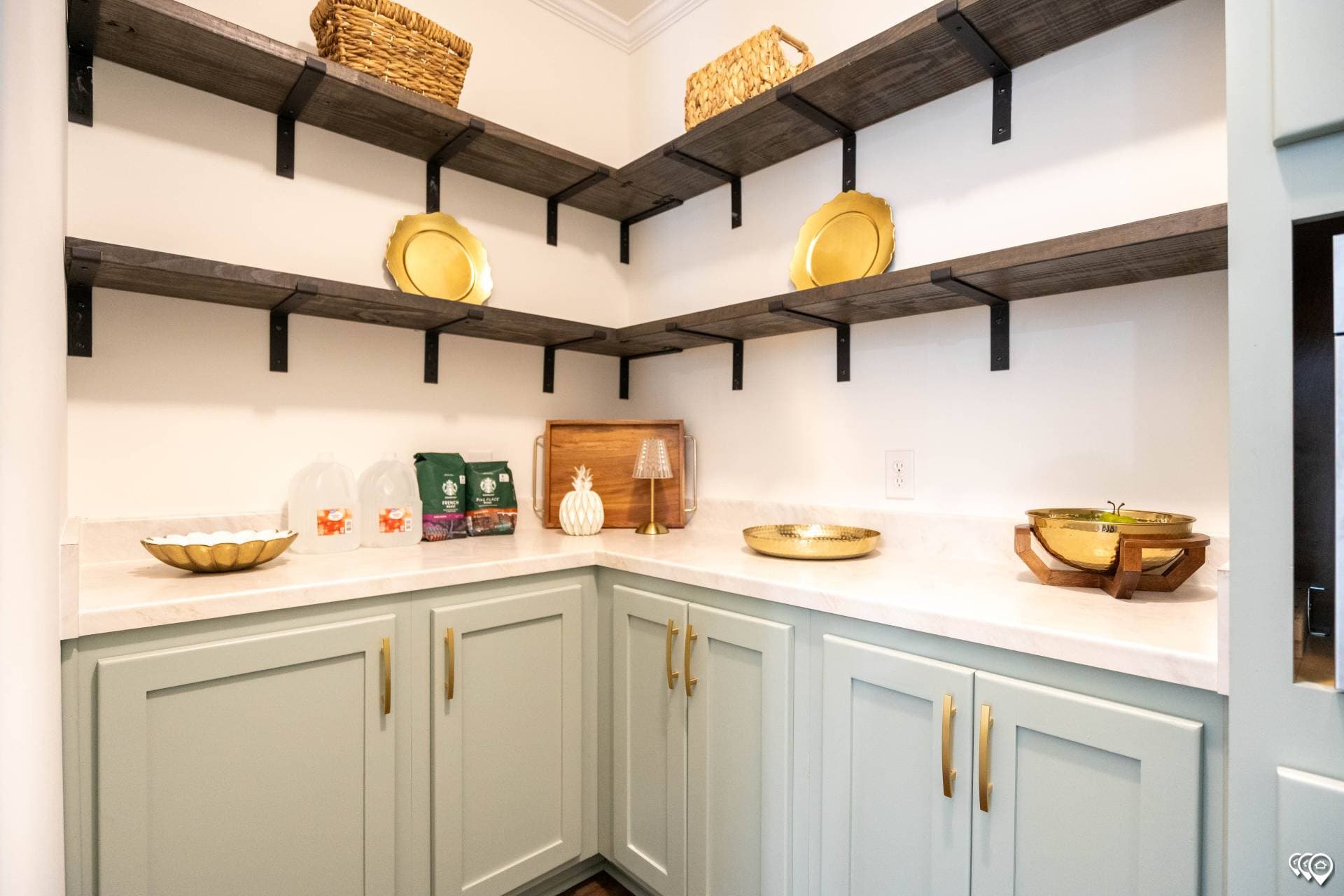 Pri3284-2073 interior home features