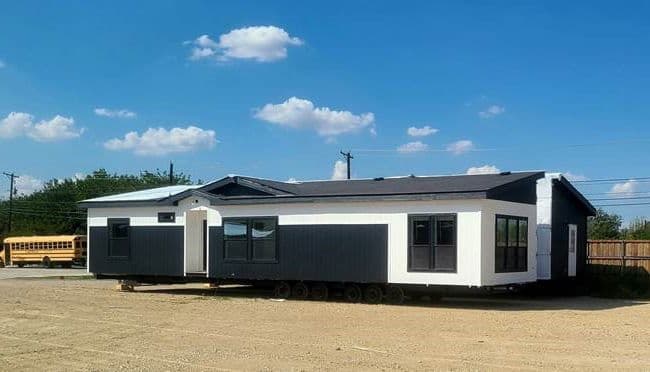 Paladin 30664d elevation and exterior home features