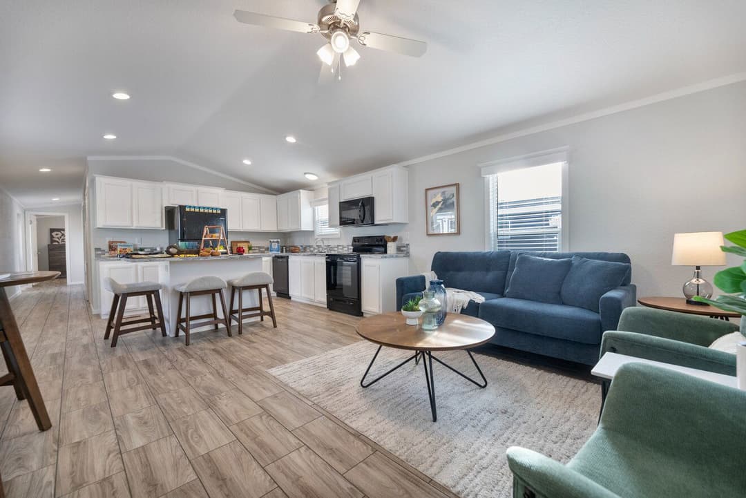 Emerald 16682a interior home features