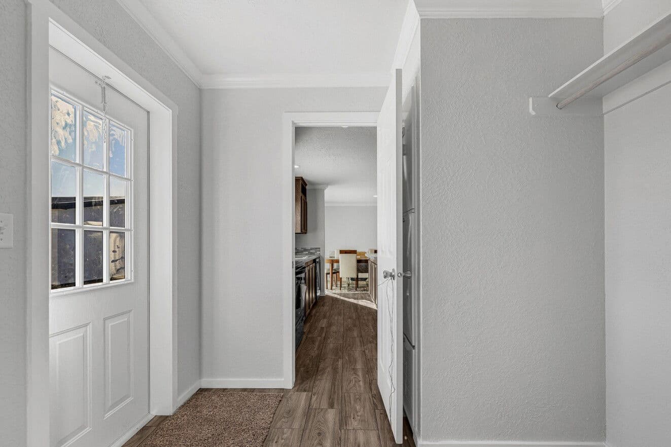 Topaz 28764a interior home features