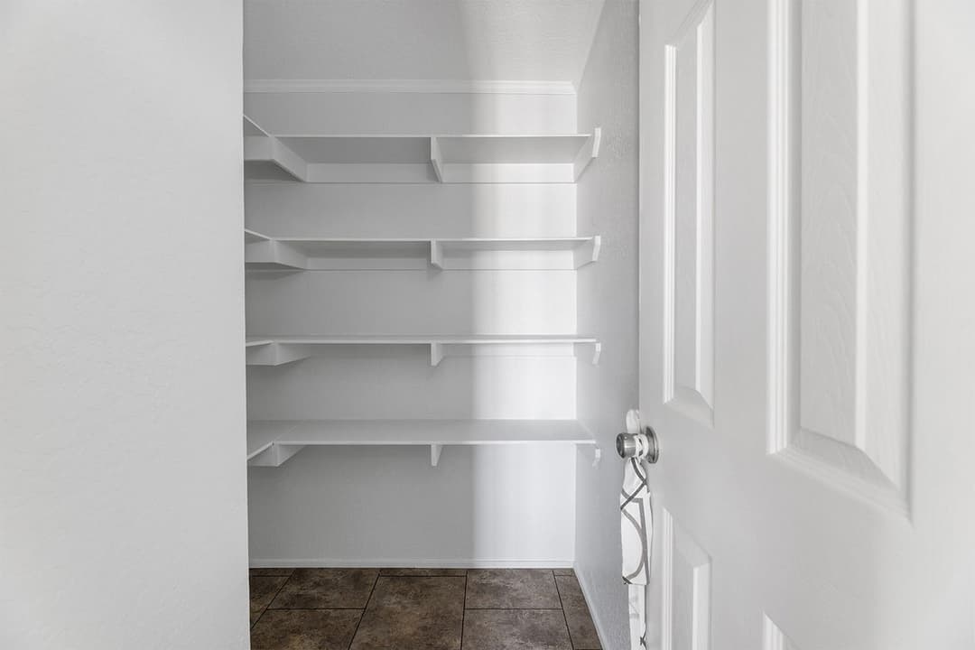 Emerald 16723a interior home features