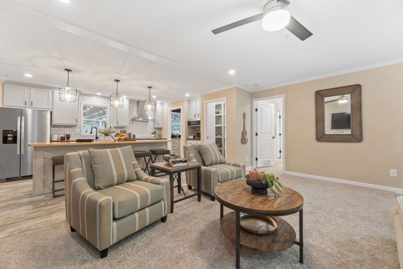 Ives 24033 interior home features