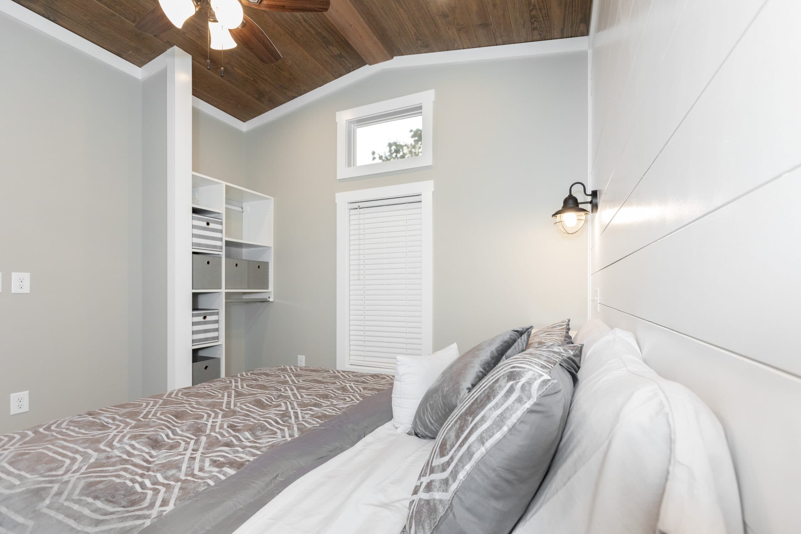 Blue springs bedroom home features
