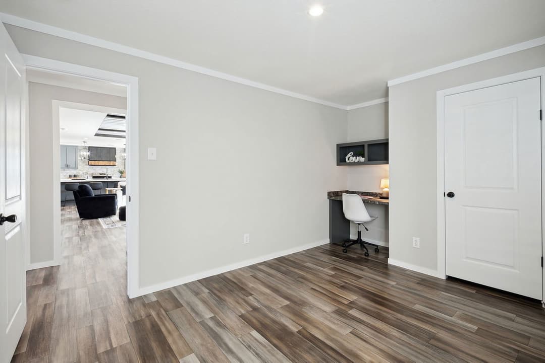 Sazerac bedroom home features