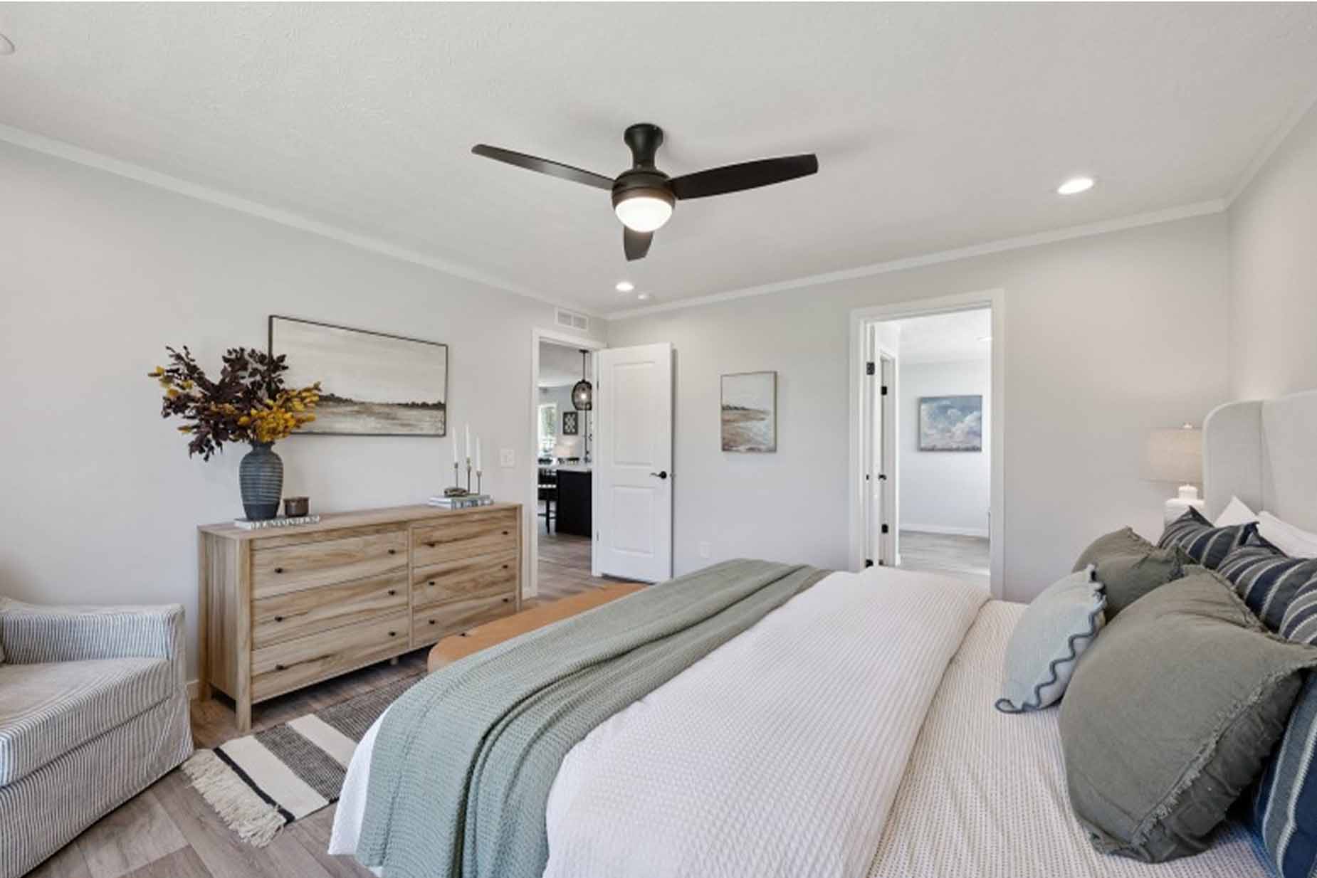 Axis 32563n bedroom home features