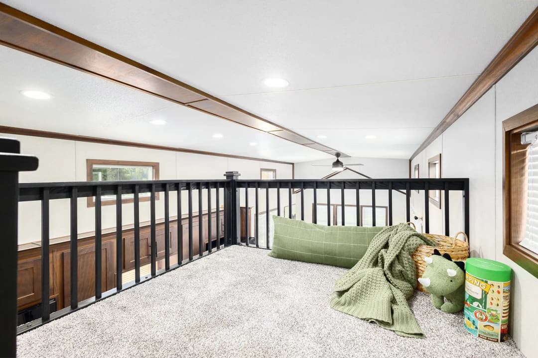 Canvas 7002wd interior home features