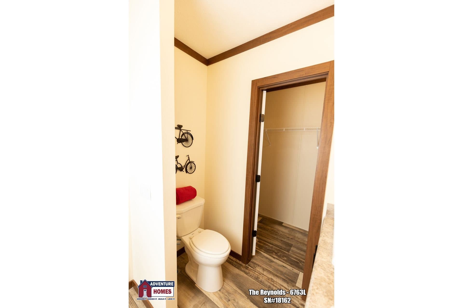 Reynolds | 6763l bathroom home features