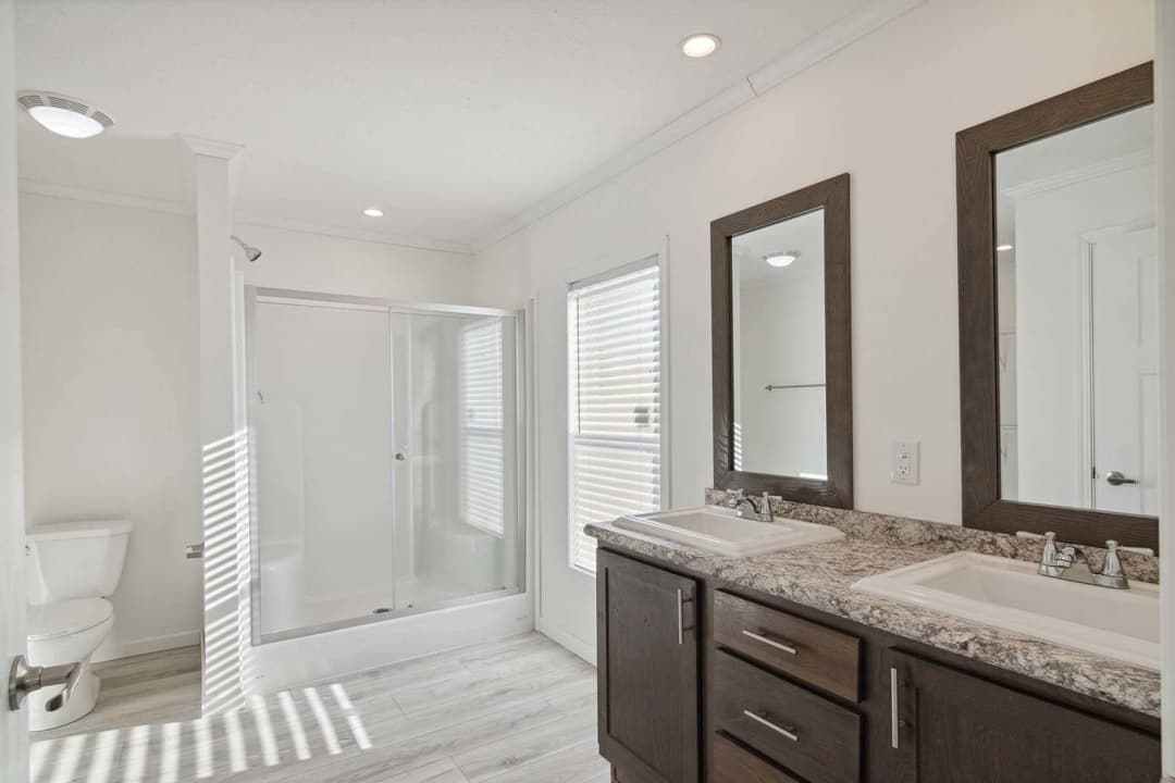 N679 bathroom home features