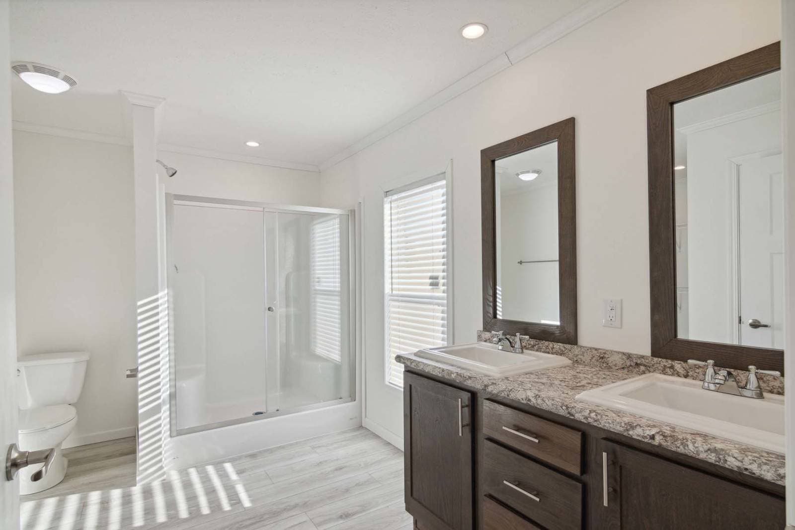 N679 bathroom home features