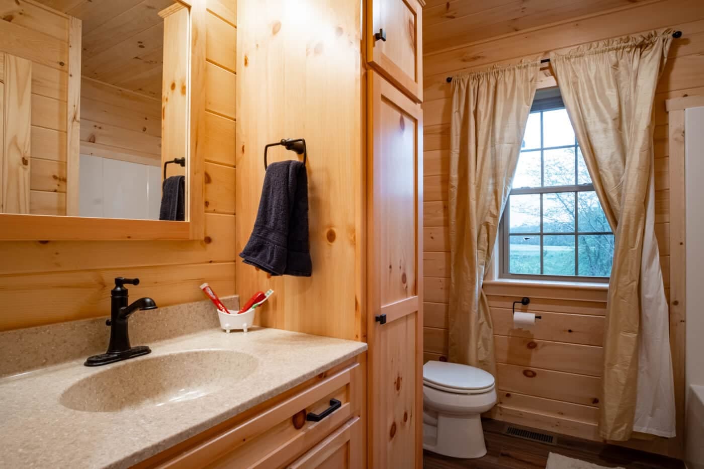 Alpine 2648 ii bathroom home features