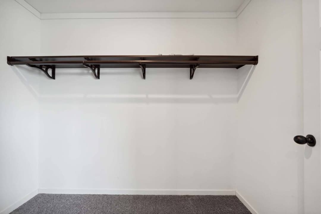 Pursuit interior home features