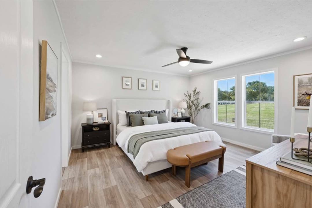 Axis 32563n bedroom home features