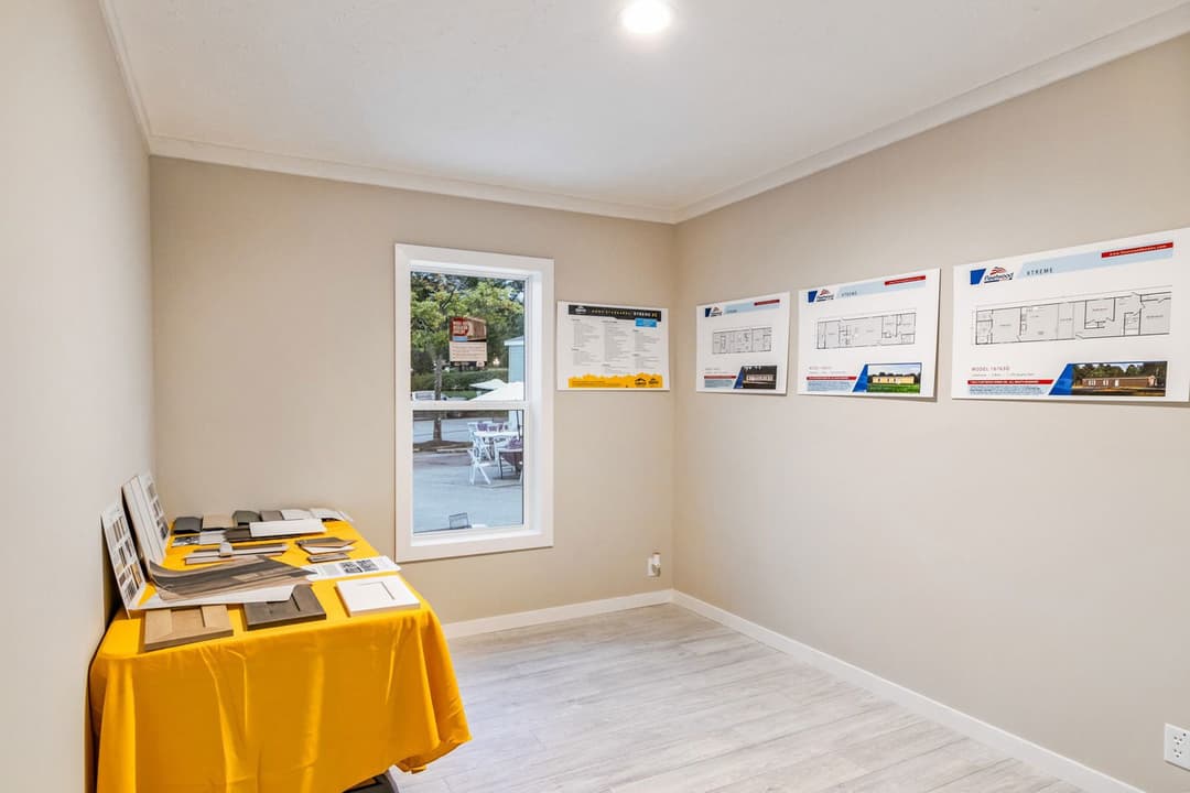 Urban 16462u bedroom home features