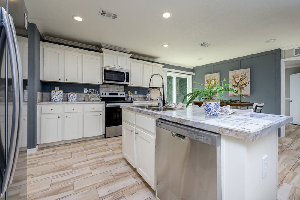 Tater tot kitchen home features