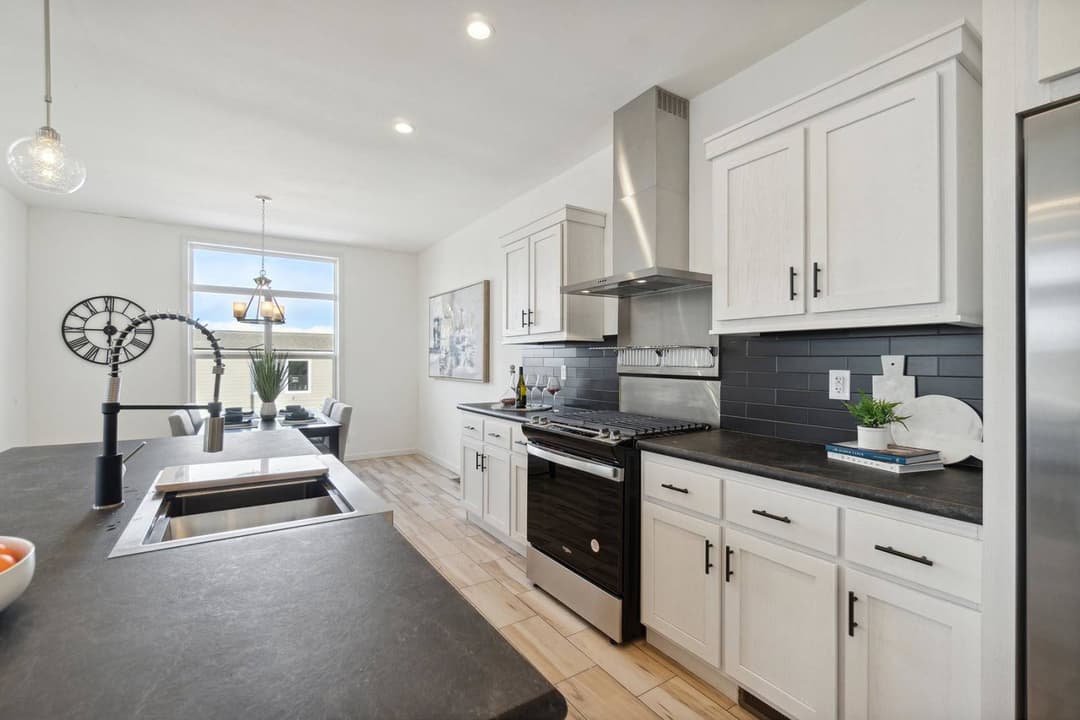 Nova-l kitchen home features