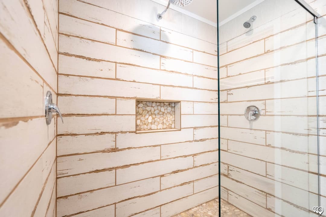 Arc1680-8018 bathroom home features